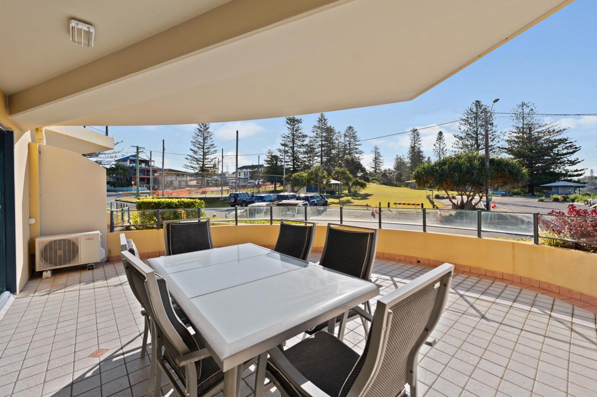 The Cove Yamba Aparthotel Exterior photo