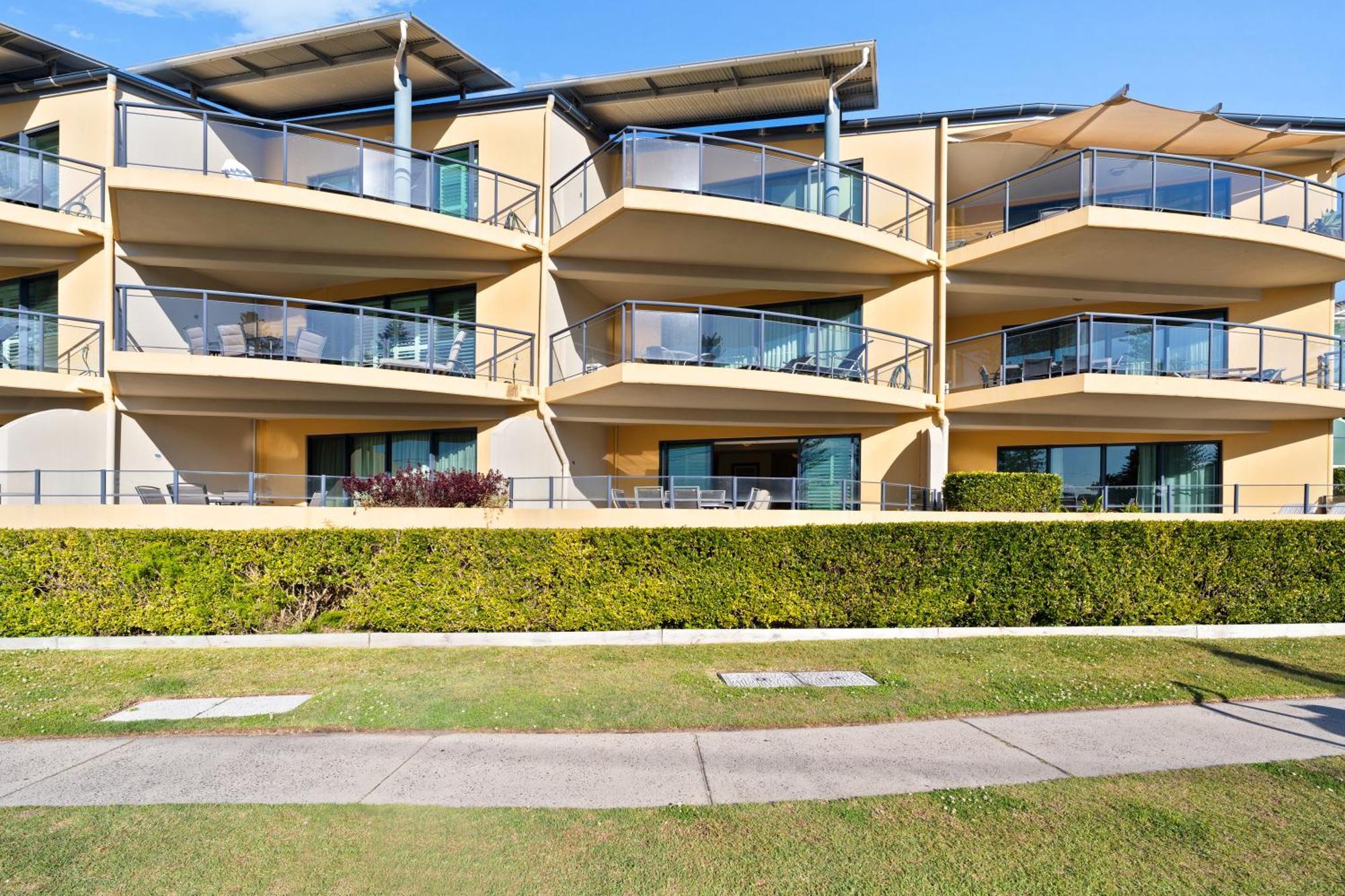 The Cove Yamba Aparthotel Exterior photo